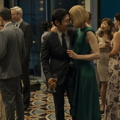 Nicole Kidman y Brian Tee en el 'The Peak' de 'The Expatriates'