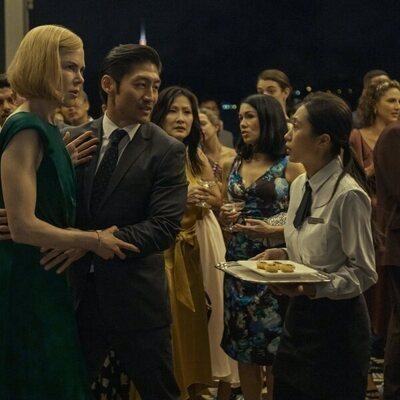 Nicole Kidman y Brian Tee en 1x01 titulado 'The Peak' de 'Expatriadas'