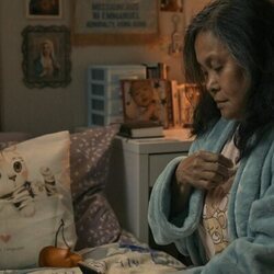 Ruby Ruiz en 1x01 'The Peak' de 'Expatriadas'