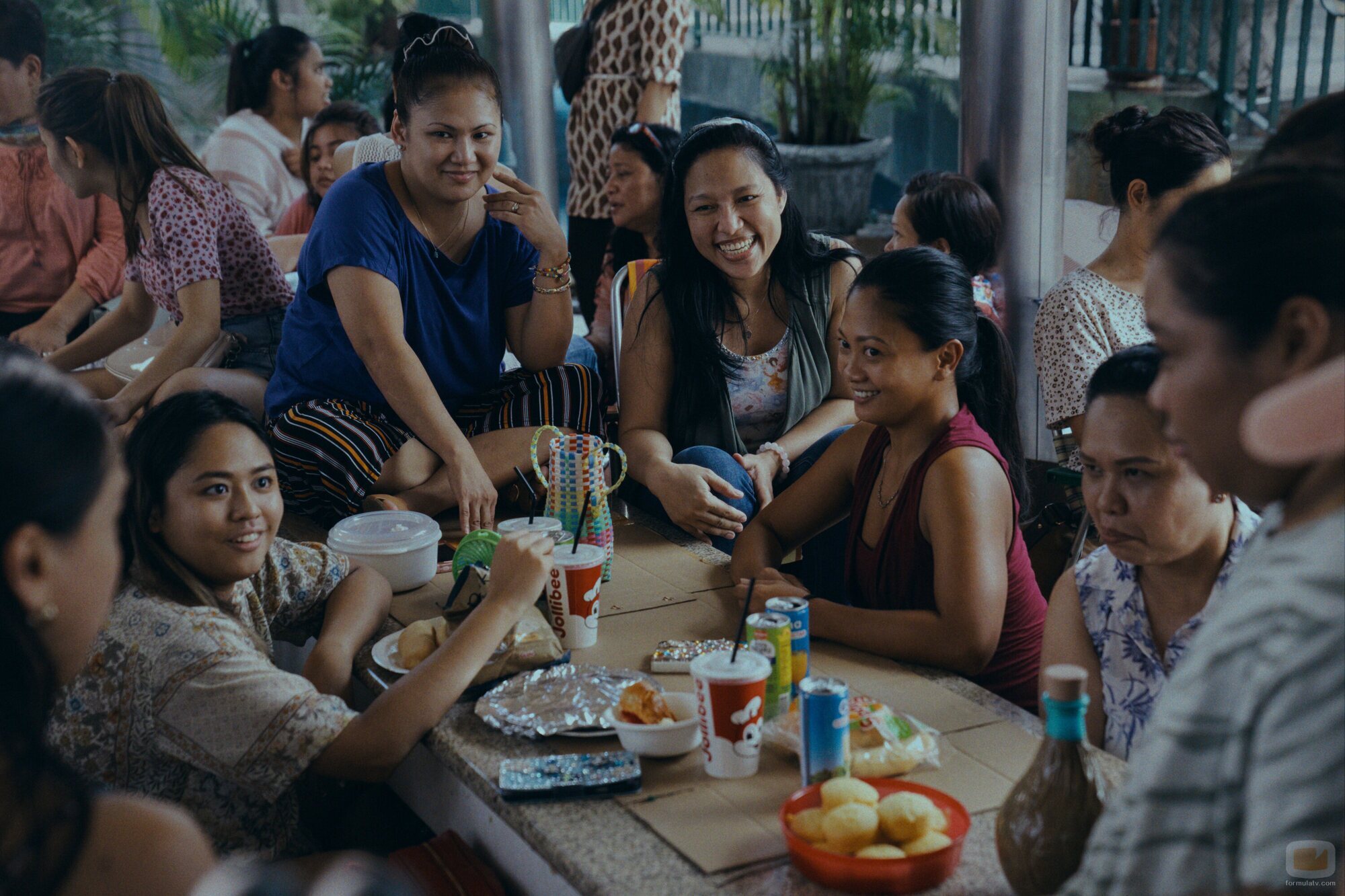 Amelyn Pardenilla en 1x01 titulado 'The Peak' de 'Expatriadas'