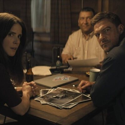 Alan Ritchson y Sonya Cassidy en 'Dominique' de 'Reacher'