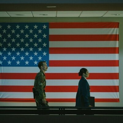Imagen de Austin Amelio y Mariela Garriga en el 1x01 de 'Cuando nadie nos ve'