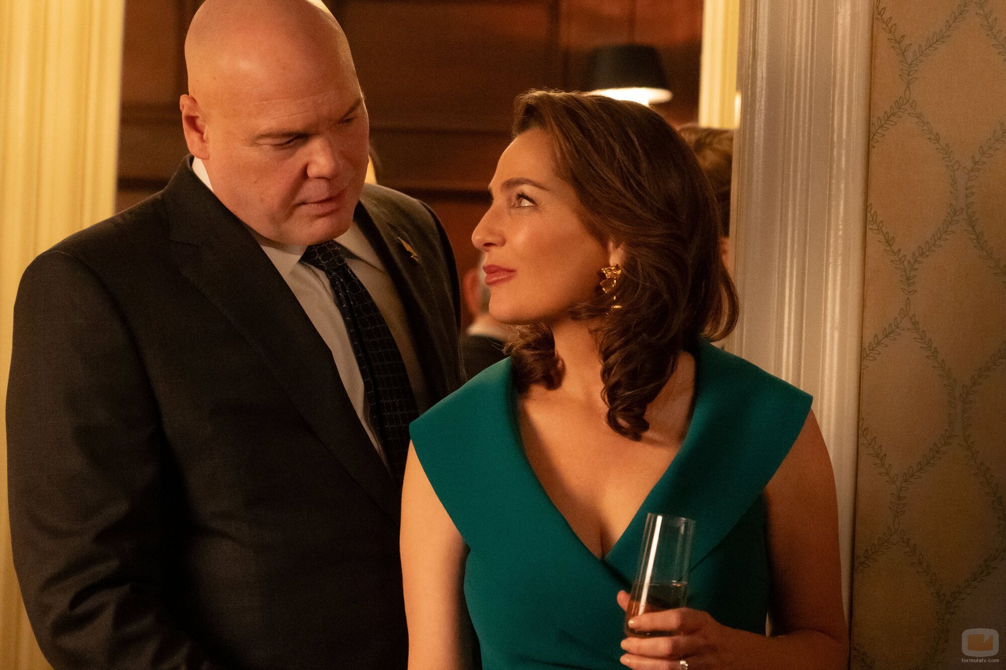 Vincent D'Onofrio y Ayelet Zurer en 1x06 'Fuerza excesiva' de 'Daredevil: Born Again'
