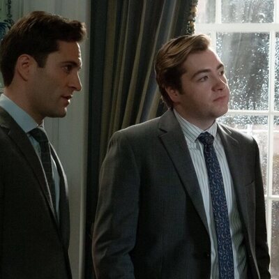 Arty Froushan y Michael Gandolfini en 1x07 'Arte por el bien del arte' de 'Daredevil: Born Again'