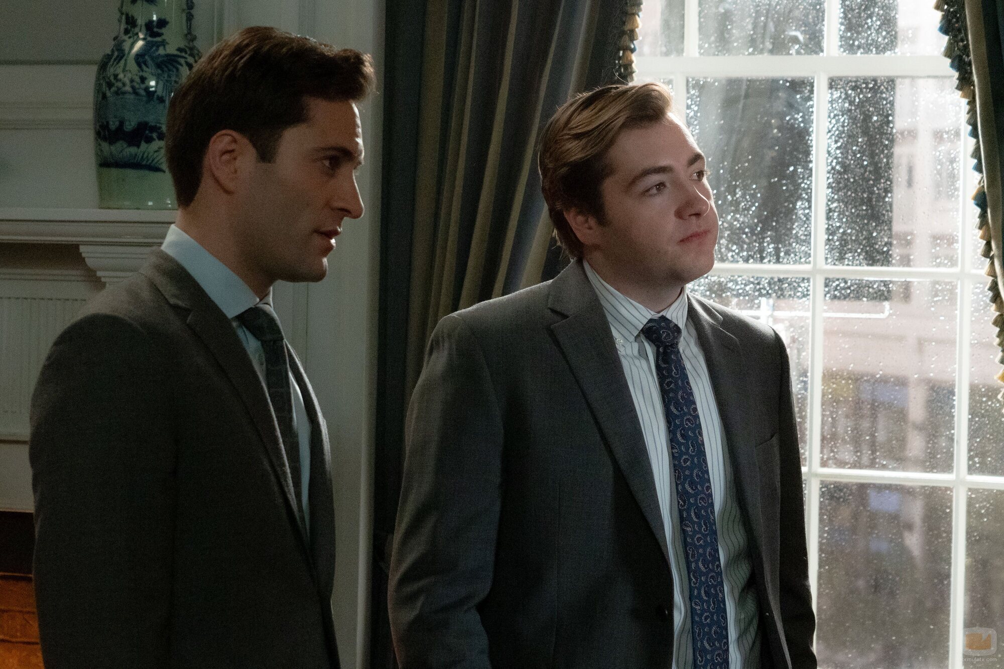 Arty Froushan y Michael Gandolfini en 1x07 'Arte por el bien del arte' de 'Daredevil: Born Again'