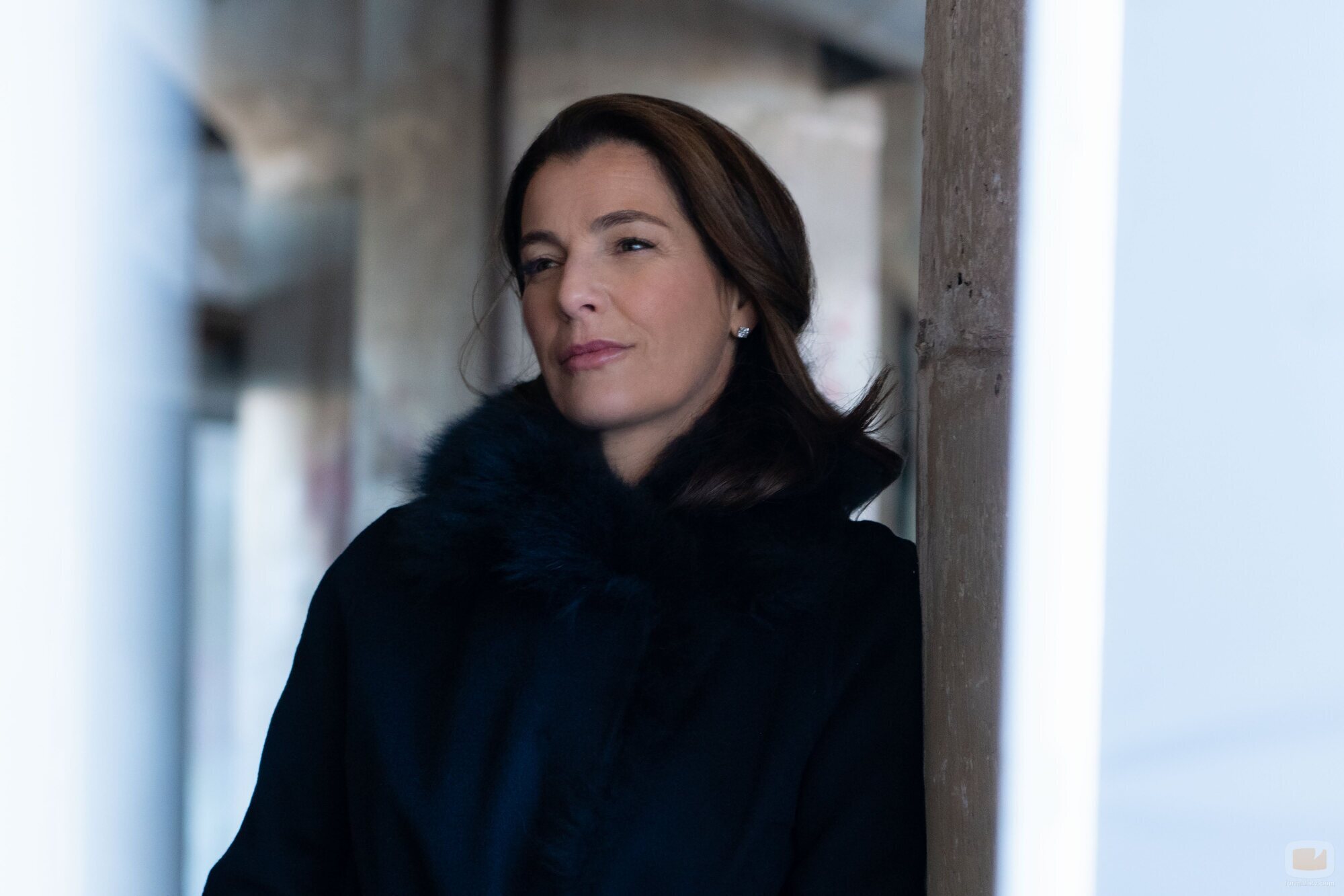 Ayelet Zurer en 1x07 'Arte por el bien del arte' de 'Daredevil: Born Again'