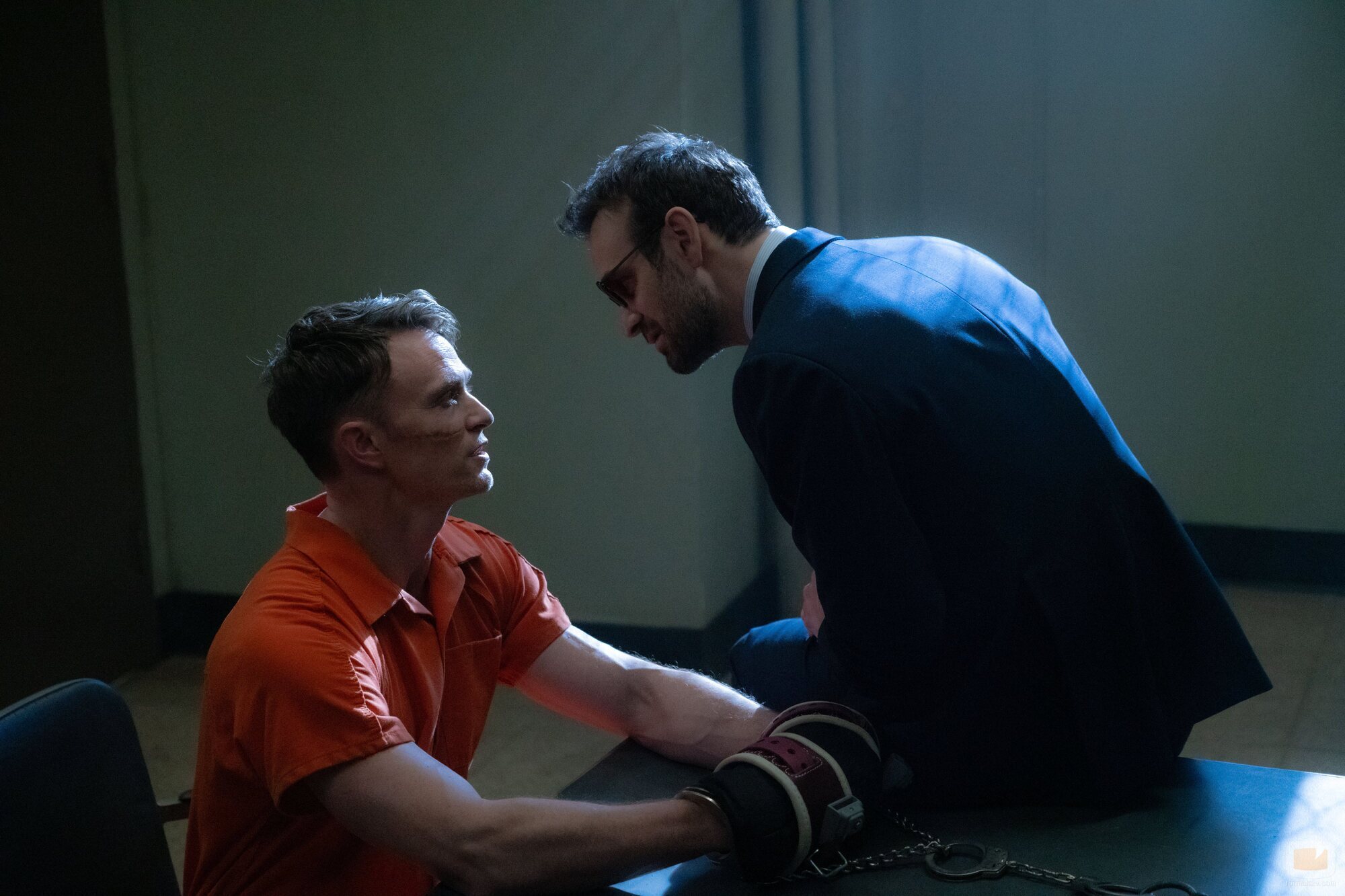 Charlie Cox y Wilson Bethel en 'La isla de la alegría' de 'Daredevil: Born Again'