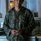 Corteon Moore en 1x03 titulado 'El día de la elección' de 'From'