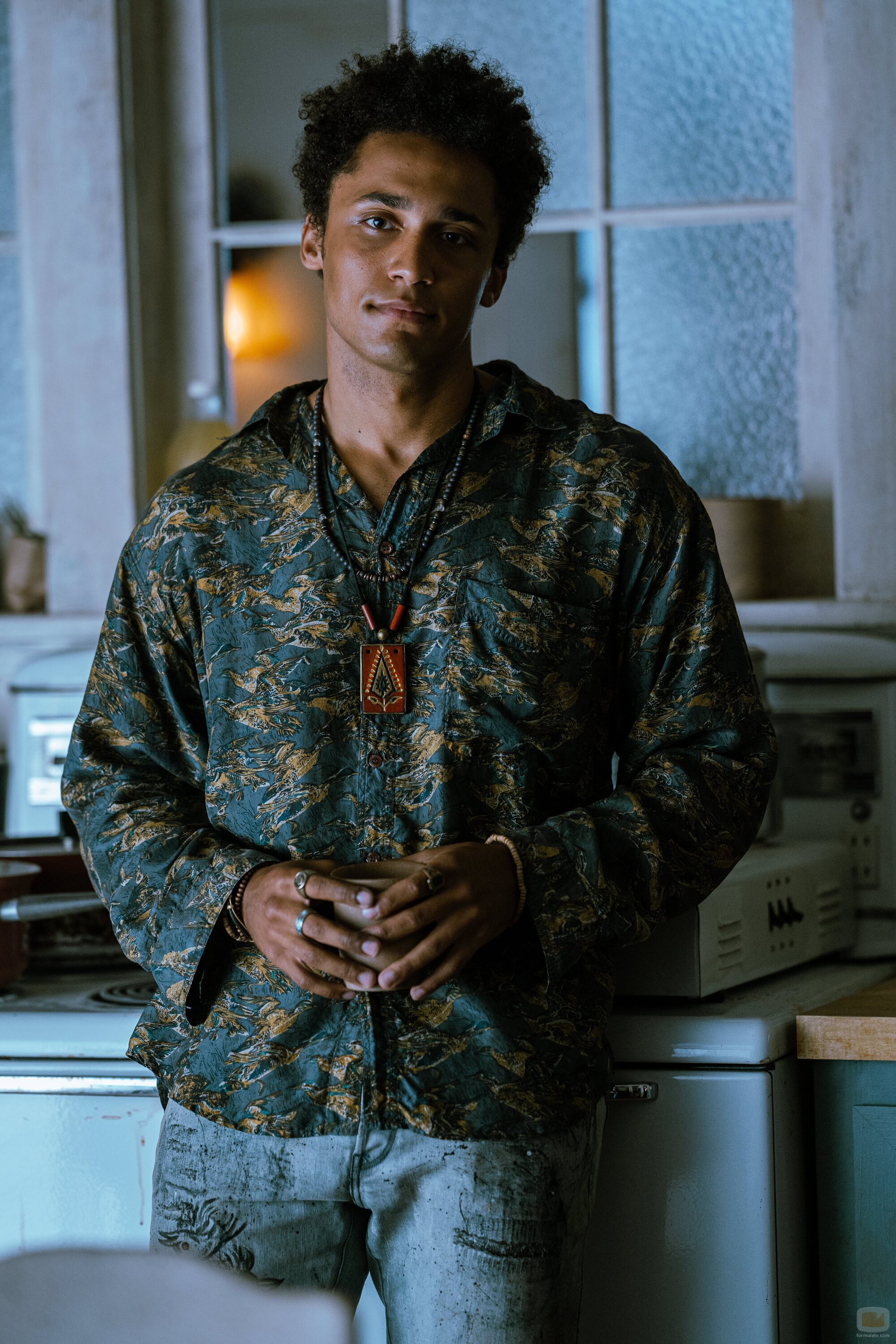 Corteon Moore en 1x03 titulado 'El día de la elección' de 'From'