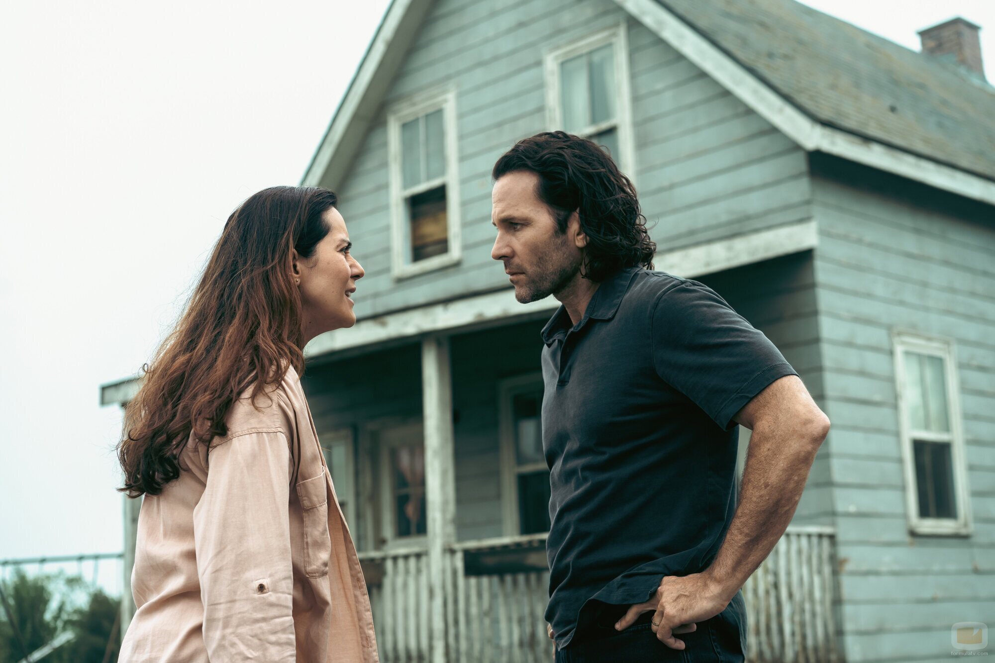 Catalina Sandino Moreno y Eion Bailey en 'El día de la elección' de 'From'