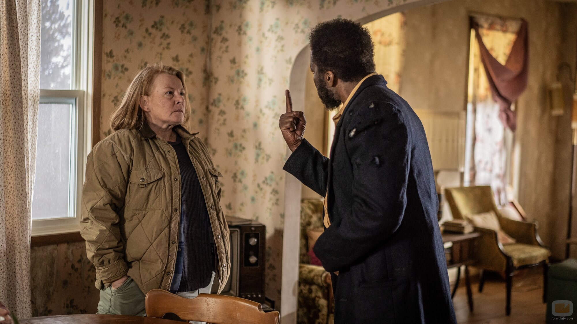 Harold Perrineau y Elizabeth Saunders en Capítulo 1 titulado 'Destrozar' de 'From'