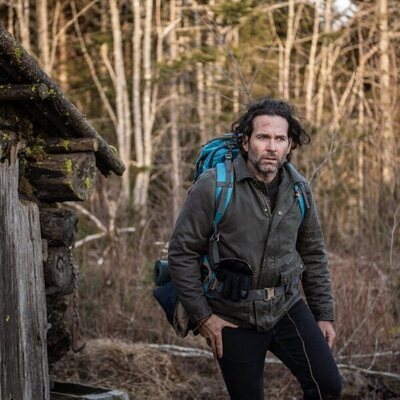 Eion Bailey en 3x01 'Destrozar' de 'From'