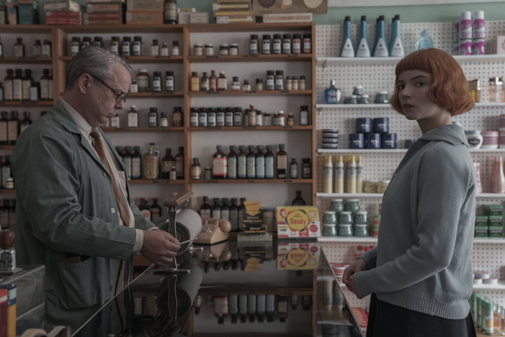 Bill Camp y Anya Taylor-Joy en el 1x02 de 'The Queen's Gambit'