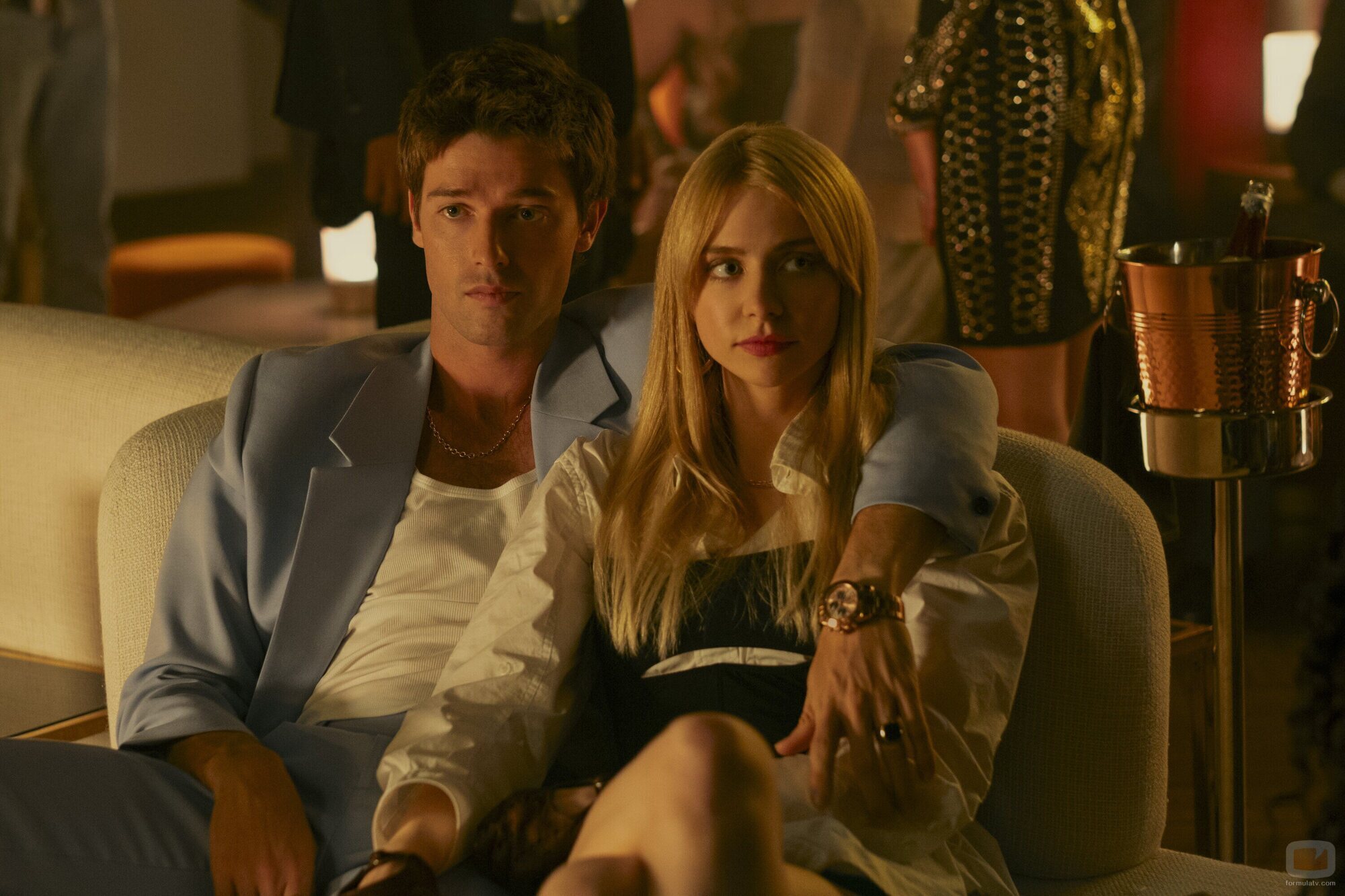 Maddie Phillips y Patrick Schwarzenegger en la temporada 1 y el capítulo 01 de 'Gen V'