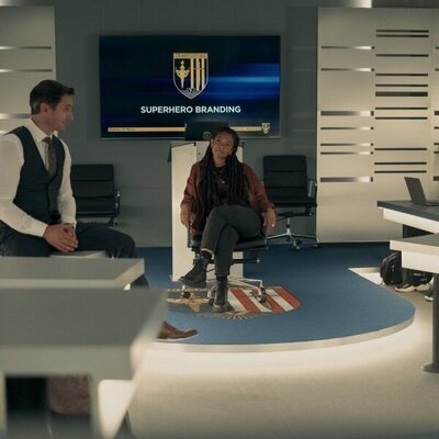 Derek Wilson y Jaz Sinclair en el 1x04 de 'Gen V'