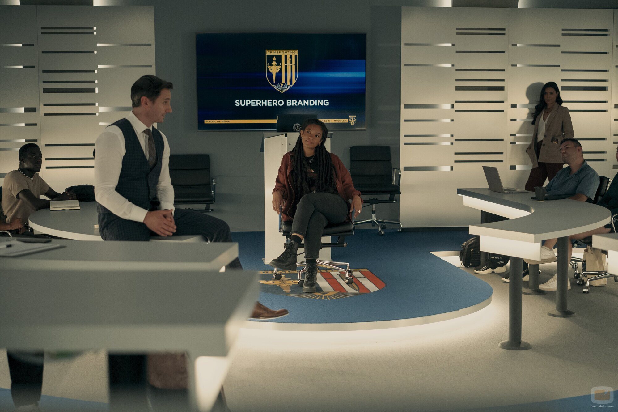 Derek Wilson y Jaz Sinclair en el 1x04 de 'Gen V'