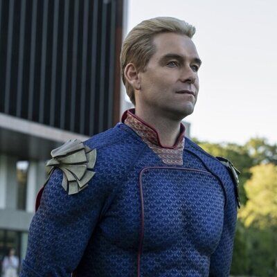 Foto de Antony Starr en el 'Guardianes de Godolkin' de 'Generación V'