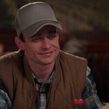 Thomas Doherty en Capítulo 2 titulado 'Bomont' de 'Girls5eva'