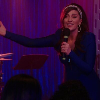 Sara Bareilles en el 3x02 de 'Girls 5 eva'