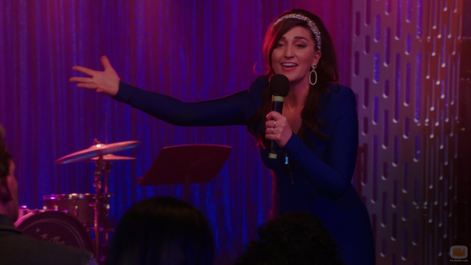 Sara Bareilles en el 3x02 de 'Girls 5 eva'