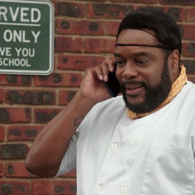 Chad L. Coleman en el 'Orlando' de 'Girls 5 eva'