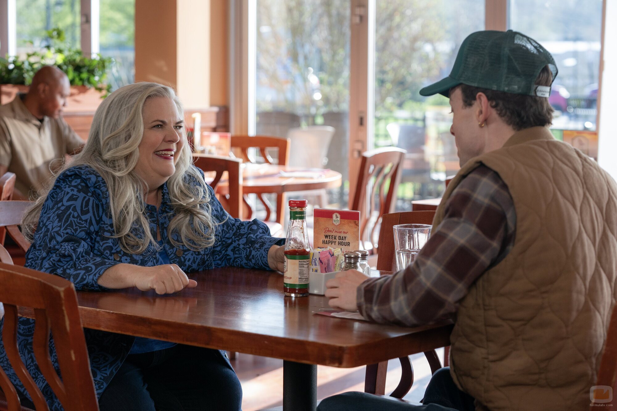 Thomas Doherty y Paula Pell en 3x05 titulado 'Cleveland' de 'Girls5eva'