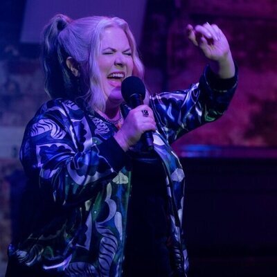 Paula Pell en el 3x05 de 'Girls5eva'
