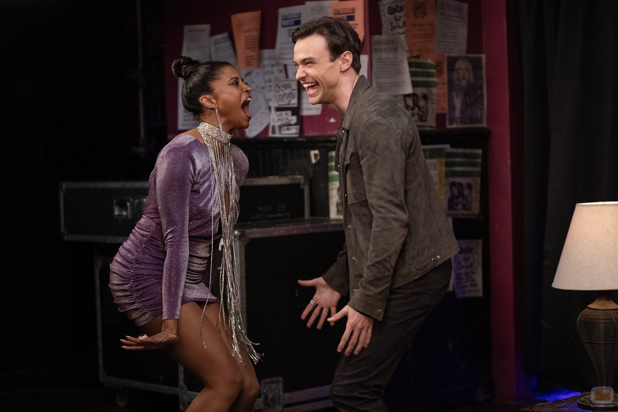 Renée Elise Goldsberry y Thomas Doherty en Capítulo 5 titulado 'Cleveland' de 'Girls5eva'