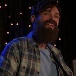 Foto de Thomas Doherty en 3x05 titulado 'Cleveland' de 'Girls5eva'