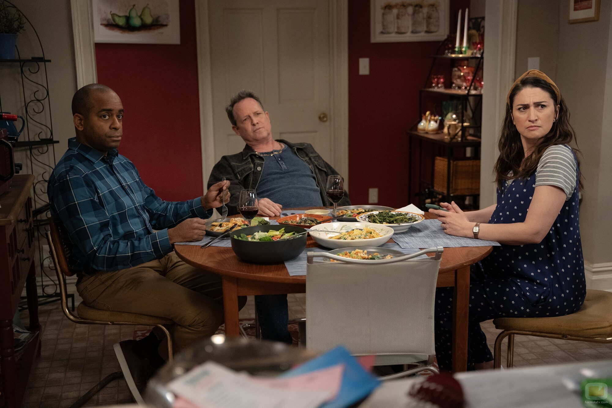 Sara Bareilles y Daniel Breaker en el 'New York' de 'Girls 5 eva'