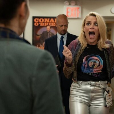 Busy Philipps en Capítulo 6 titulado 'New York' de 'Girls5eva'