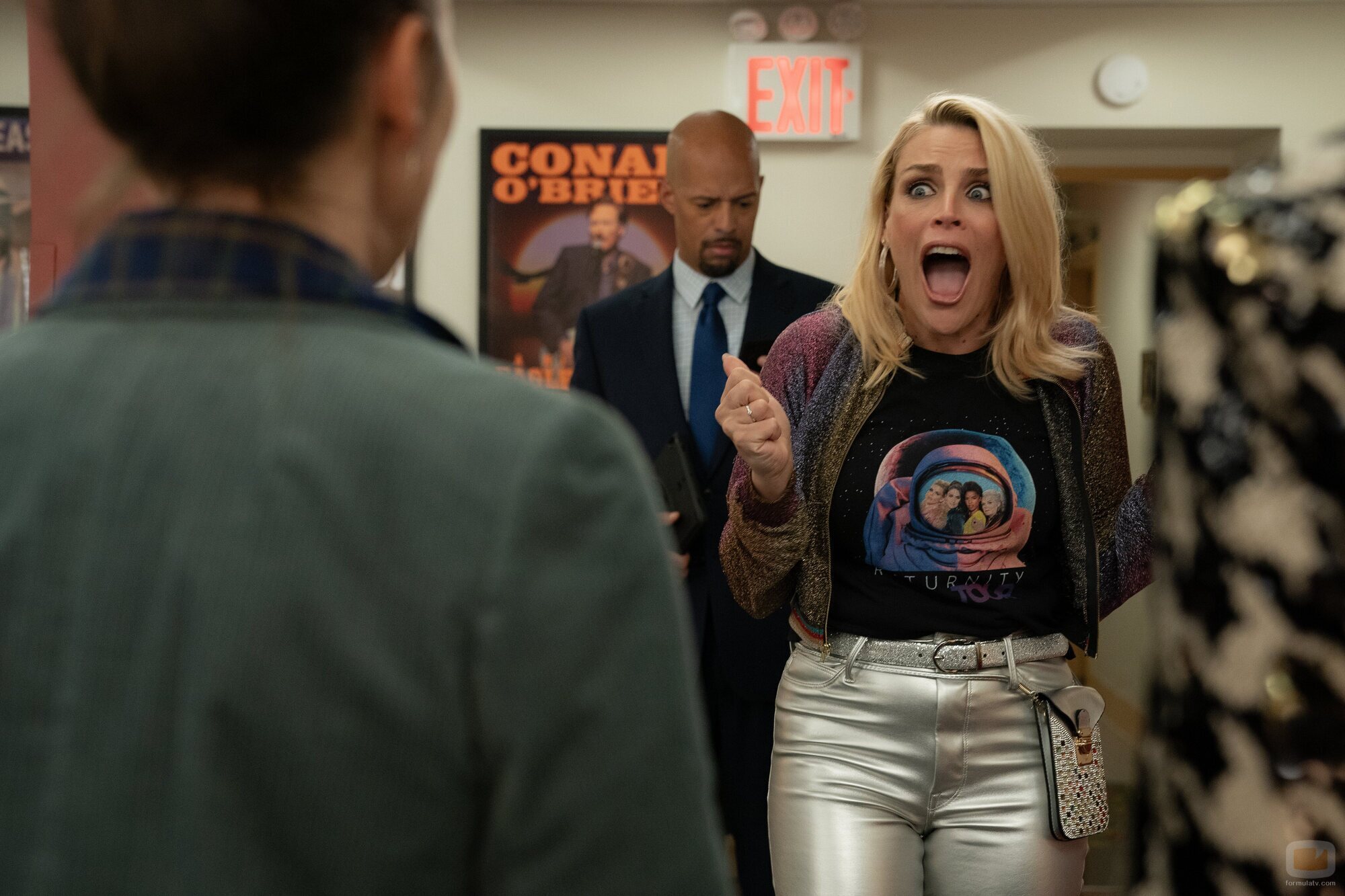 Busy Philipps en Capítulo 6 titulado 'New York' de 'Girls5eva'