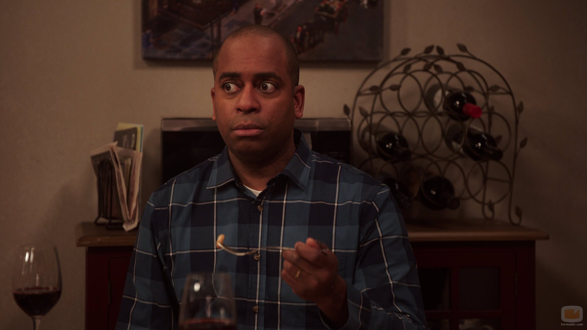 Daniel Breaker en el 3x06 de 'Girls 5 eva'