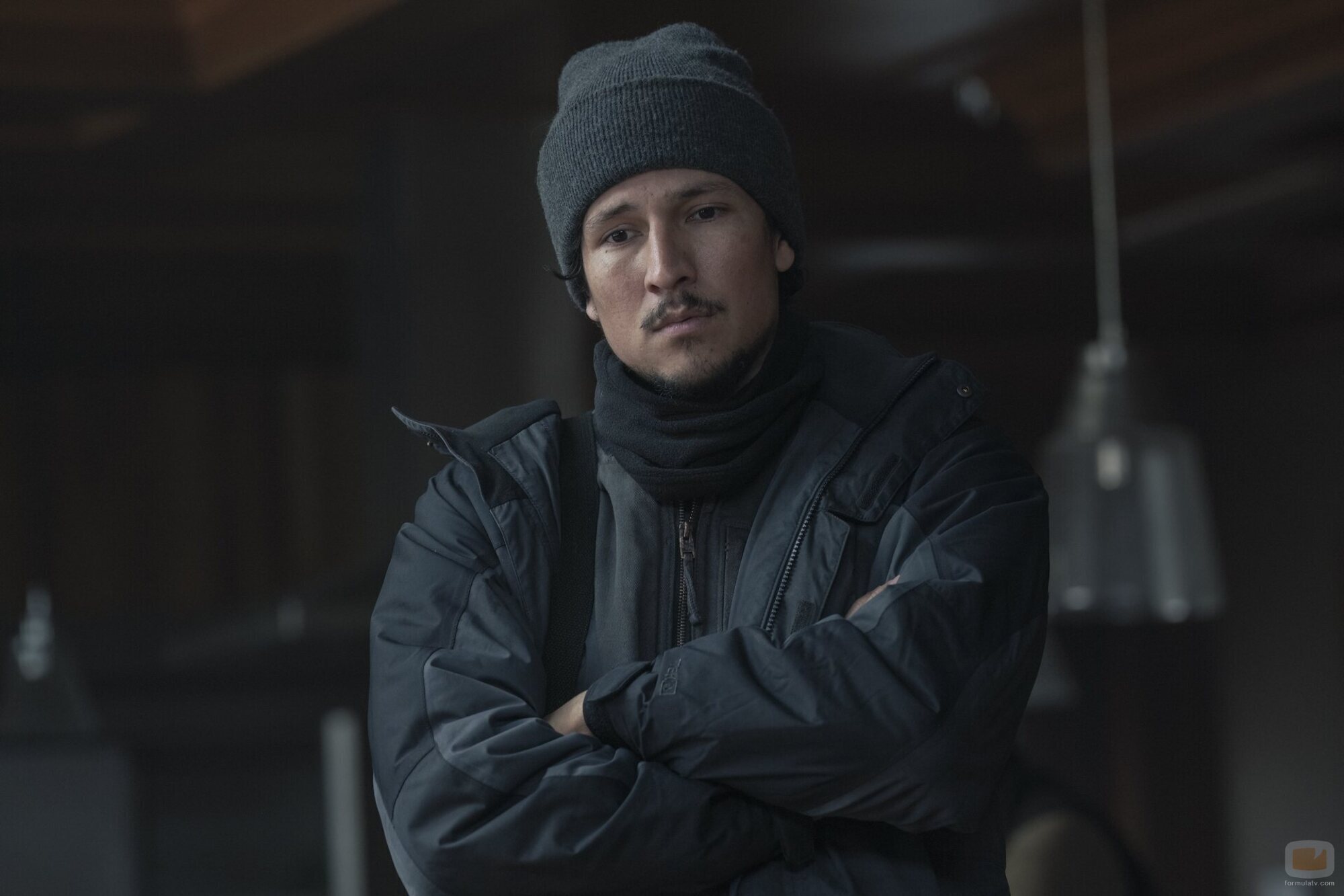 Danny Ramirez en 2x02 titulado 'Through the Valley' de 'The Last of Us'