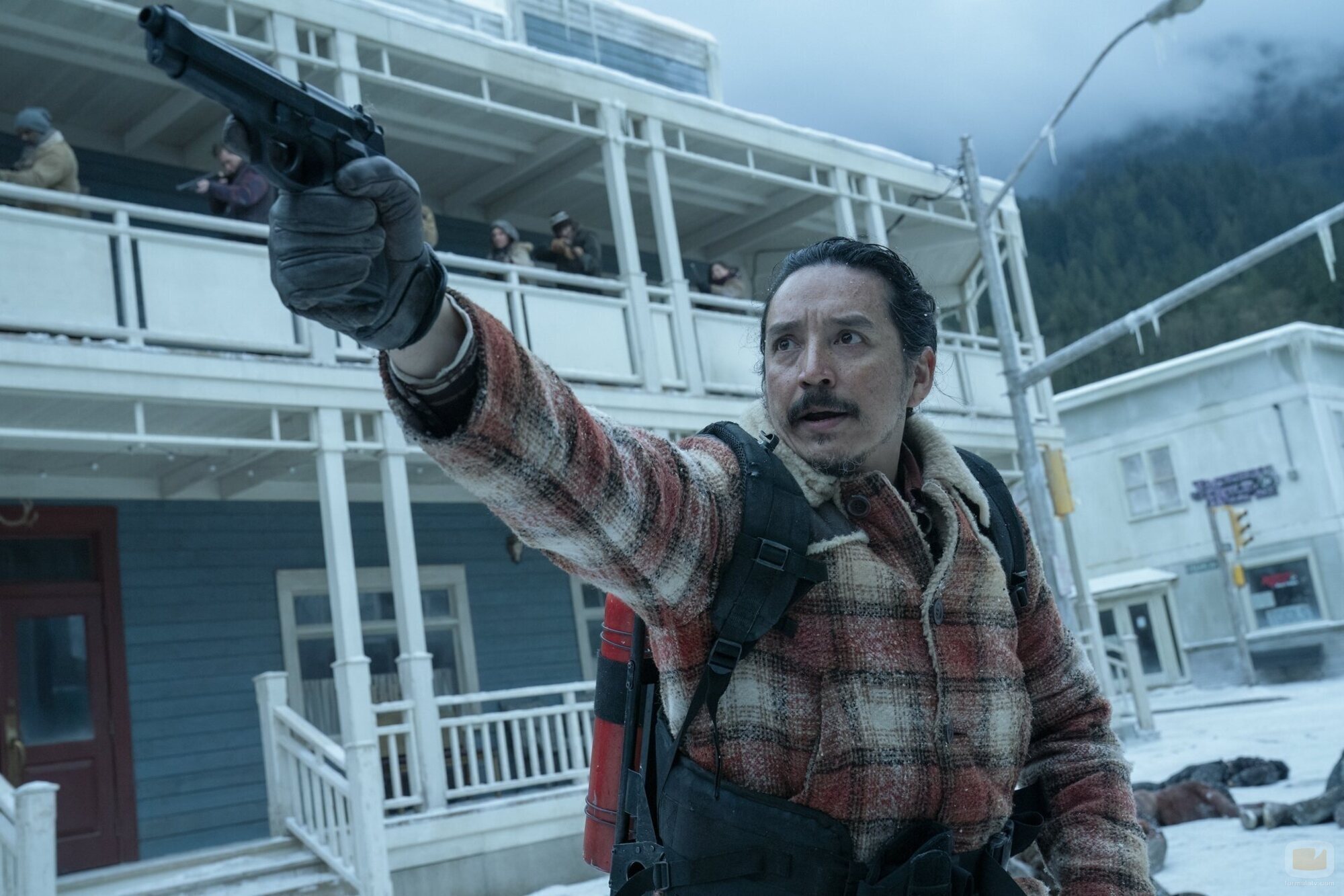 Still de Gabriel Luna en 'Through the Valley' de 'The Last of Us'