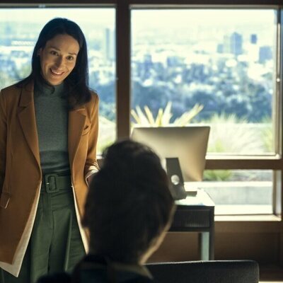 Sian Clifford en el 1x01 de 'Unstable'