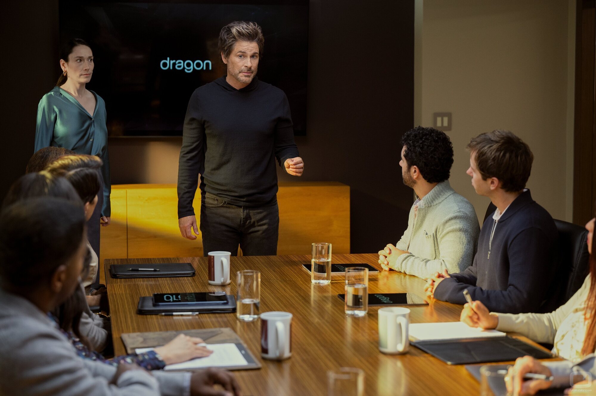 Rob Lowe y Sian Clifford en el 1x02 de 'Unstable'