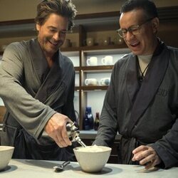 Rob Lowe y Fred Armisen en 1x03 'El mago desgOZnado' de 'Inestable'