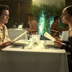 John Owen Lowe y Emma Ferreira en el 1x03 de 'Unstable'