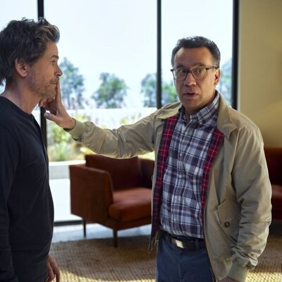 Rob Lowe y Fred Armisen en la temporada 1 y el capítulo 03 de 'Inestable'