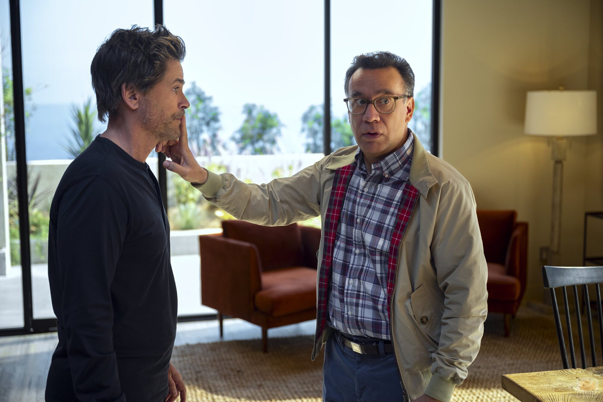 Rob Lowe y Fred Armisen en la temporada 1 y el capítulo 03 de 'Inestable'