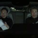 Rob Lowe y Sian Clifford en 'Colonos y orgías' de 'Inestable'