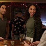 John Owen Lowe y Emma Ferreira en la temporada 1 y el capítulo 05 de 'Inestable'