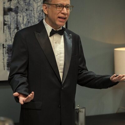 Fred Armisen en 1x07 titulado 'Burlas para principiantes' de 'Inestable'
