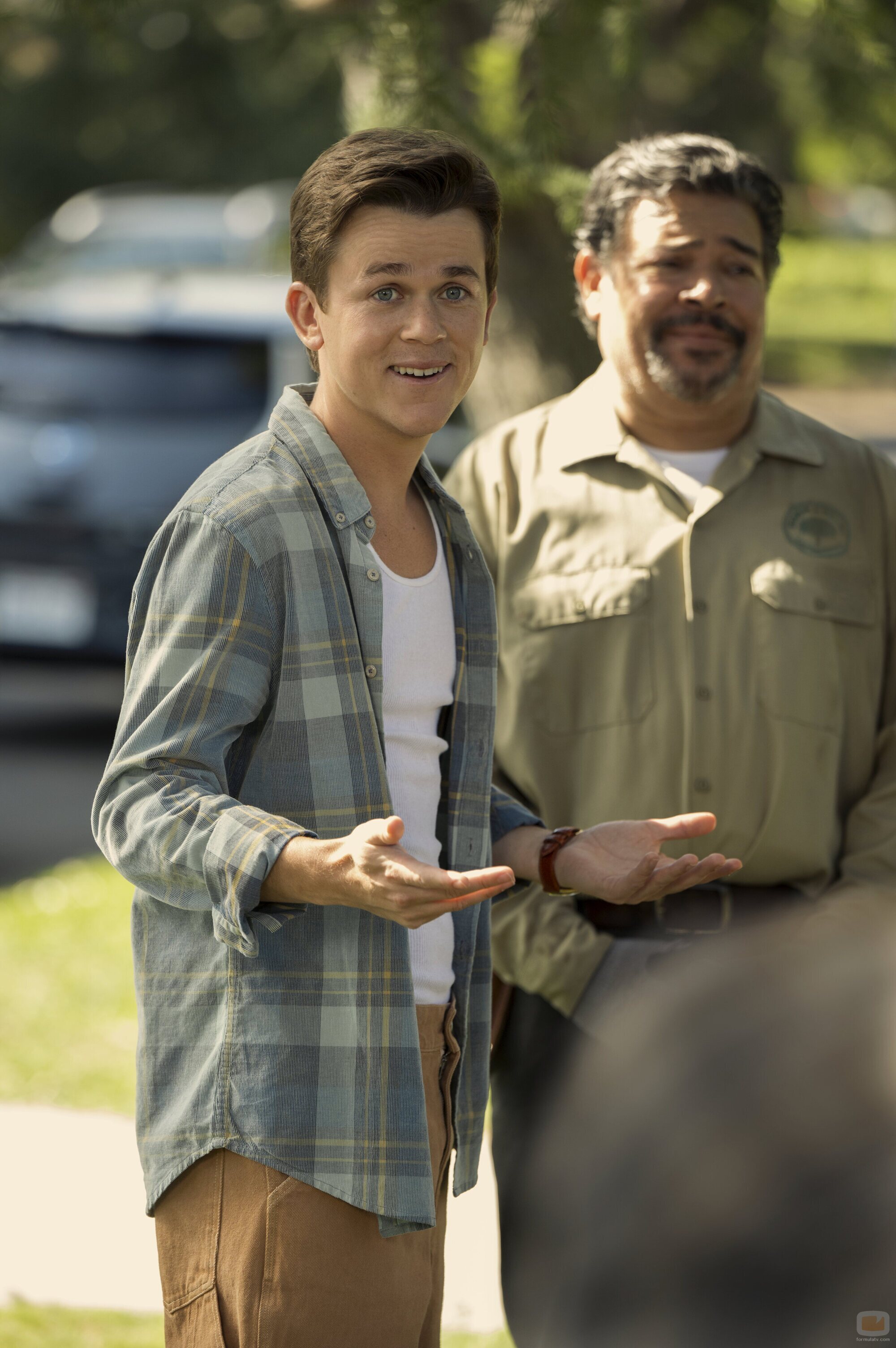 Frank Gallegos y John Owen Lowe en el 1x07 de 'Unstable'