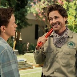 Rob Lowe y John Owen Lowe en el 1x07 de 'Inestable'