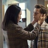 Sian Clifford y John Owen Lowe en 'El fuego de un dragón' de 'Unstable'