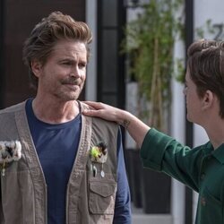 Still de Rob Lowe y John Owen Lowe en Capítulo 2 titulado 'La victoria será mía' de 'Inestable'