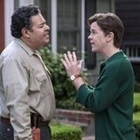 Frank Gallegos y John Owen Lowe en la temporada 2 y el capítulo 02 de 'Inestable'