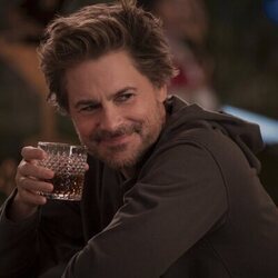 Rob Lowe en Capítulo 3 titulado 'Retiro de empresa' de 'Inestable'